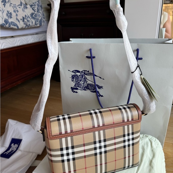 Burberry Notebook Handbag BRAND NEW - Picture 9 of 12